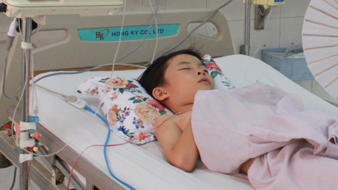 Hiện bé Bảo đang phải lọc máu