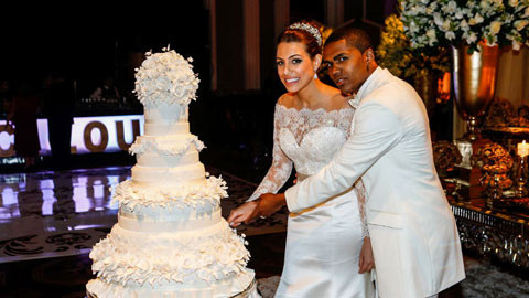 Douglas Costa cưới Luisa Ramos hồi Hè năm ngoái, nhưng giờ cả hai đã chia tay