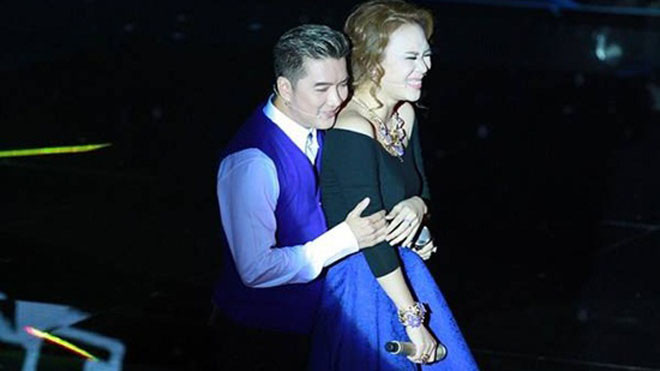 Đàm Vĩnh Hưng ôm Mỹ Tâm chặt cứng trên sân khấu Giọng hát Việt