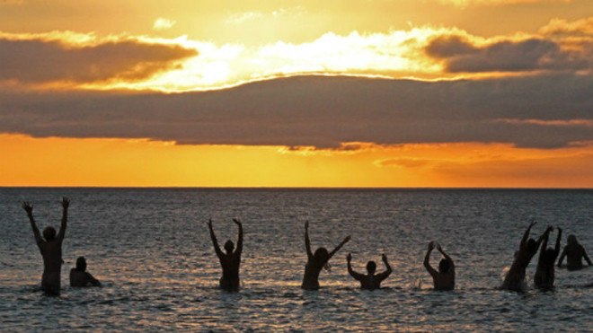 Những bãi tắm khỏa thân là nơi du khách trút bỏ quần áo để phơi nắng hoặc tắm biển. Ảnh: Travel