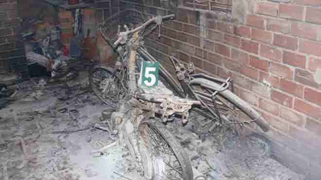 Hiện trường vụ cháy ngôi nhà tại thị trấn Tân Biên khiến 4 cha con tử vong