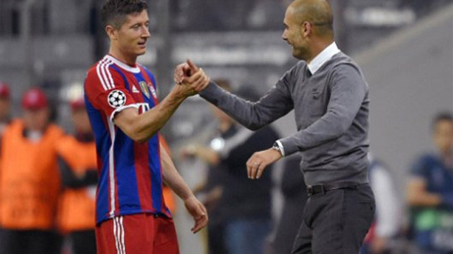 Pep Guardiola từng muốn để Lewandowski ngồi ghế dự bị hoàn toàn trong trận đấu với Wolfsburg. Ảnh: Reuters