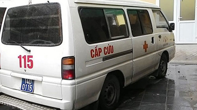 Chiếc xe cấp cứu bị chết máy phải đưa về nằm tại sân Trung tâm vận chuyển cấp cứu. Ảnh: M.C 