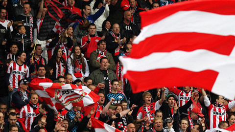 CĐV PSV đã chơi xấu với cầu thủ M.U