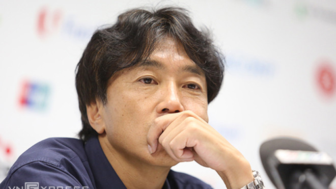 HLV Miura đang đối diện với một làn sóng phản đối lớn chưa từng có kể từ khi ông đến Việt Nam. Ảnh: Đức Đồng.