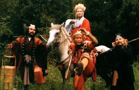 Trong hành lý Sa Tăng gánh rút cục chứa vật gì?