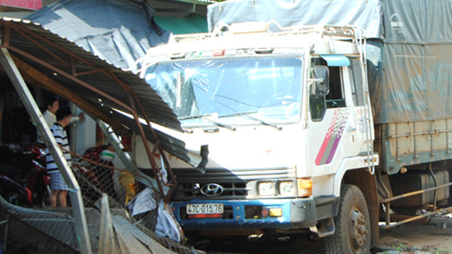 Hiện trường tai nạn. Ảnh: Kh.Uyên/VnExpress