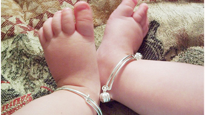Lợi ích từ việc đeo vòng bạc cho con và những điều cần lưu ý