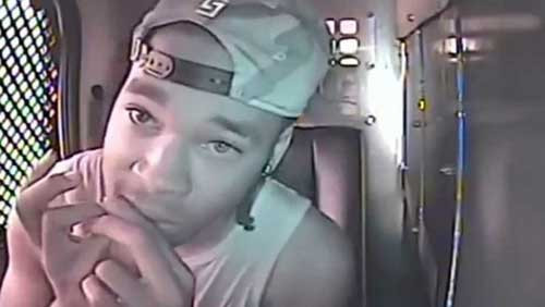 Tên trộm nhai dấu vân tay.