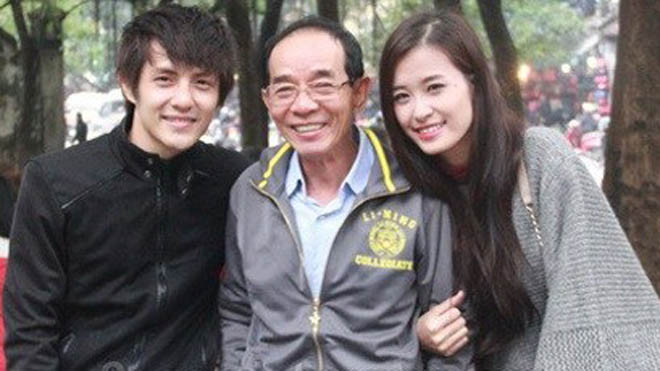 Ông Cao Thắng, Đông Nhi vui vẻ chụp ảnh cùng bố của bạn trai.