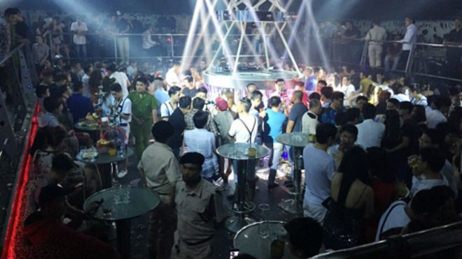 Bên trong bar Canalis. Ảnh: Quốc Thắng.