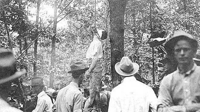 Leo Frank bị hành hình.