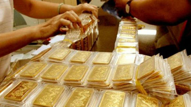 Vàng 'luẩn quẩn' ở mức 34 triệu, USD lại tăng