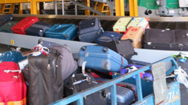 Ngoài những tài sản có giá trị như điện thoại, máy tính thì nạn ăn cắp vặt cũng xảy ra ở sân bay