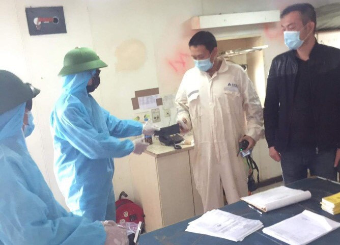 Cơ quan y tế tiến hành các biện pháp chống dịch đối với các thuyền viên trên tàu