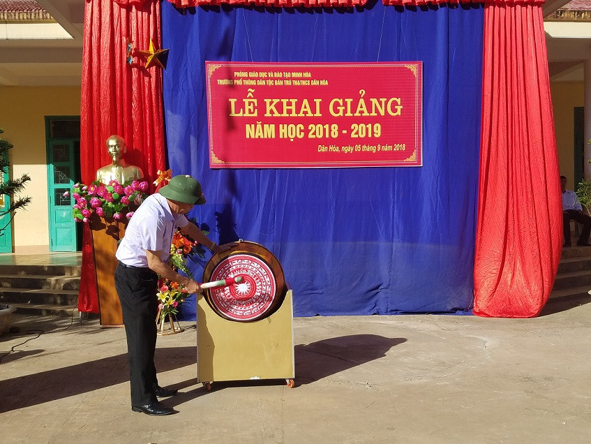 Lễ khai giảng đầy cảm xúc trên điểm trường biên giới