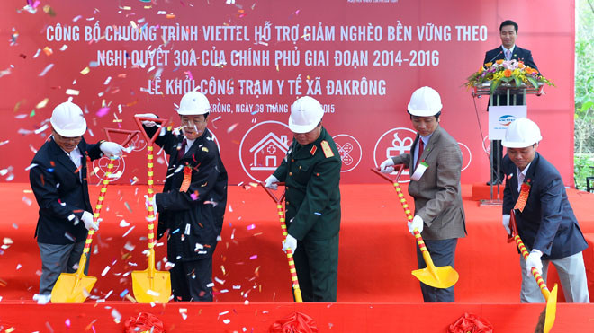 Giáo dục và y tế là 2 lĩnh vực trọng điểm mà Viettel đầu tư trong chương trình giảm nghèo bền vững theo Nghị quyết 30a. Ảnh: Hoàng An.