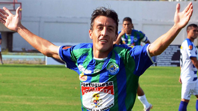 Cầu thủ bị đâm Nicolas Massia. Ảnh: Reuters