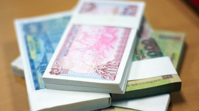 Nhiều khách hàng có nhu cầu tiền lẻ mệnh giá từ 10.000 đồng trở xuống vào dịp Tết. Ảnh: Nhật Minh.