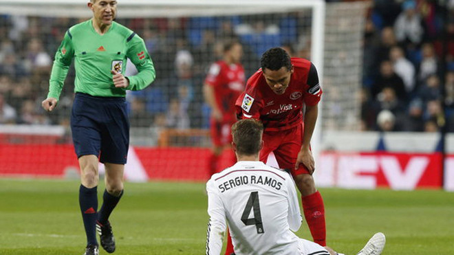 Sergio Ramos dính chấn thương bắp đùi.