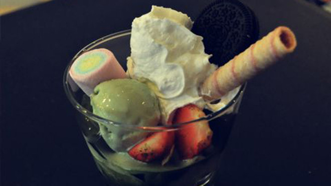 Đây là một trong những món tráng miệng được yêu thích và phổ biến nhất trên thế giới bởi thỏa mãn được cả 3 yếu tố: đẹp mắt, ngon miệng và bổ dưỡng. Ảnh: Đinh Quỳnh.