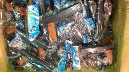 Hàng nghìn khẩu súng bắn đạn nhựa bị lực lượng chức năng bắt giữ khi đang trên đường tuồn về Hà Nội (Ảnh: Báo An ninh Thủ đô)