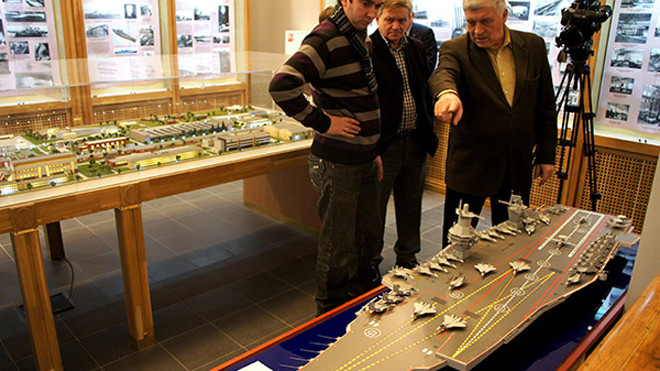 Mô hình siêu tàu sân bay tương lai của Nga, do viện Krylov ở St.Petersburg thiết kế - Ảnh: RG