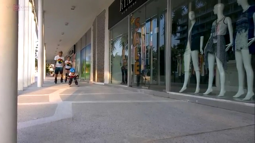 Clip bé 2 tuổi rưỡi ở Sài Gòn trượt patin 'siêu đẳng'