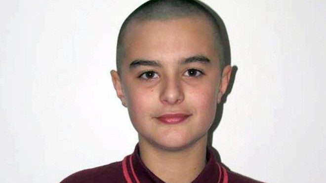 Stan Lock - nam sinh người Anh hiện bị đình chỉ học do "tội" cạo trọc đầu.