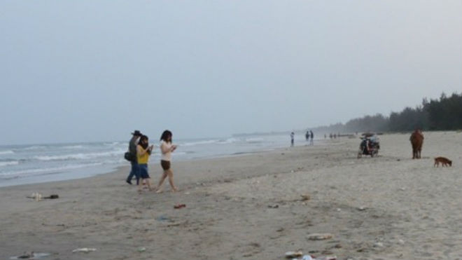 Khu vực bãi biển Mỹ Khê vắng người tiềm ẩn nhiều nguy cơ chết đuối nước.