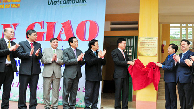 Chủ tịch nước dự lễ bàn giao công trình phòng học chức năng cho Trường Tiểu học và THCS thôn Tả Ngảo, xã Bản Qua.