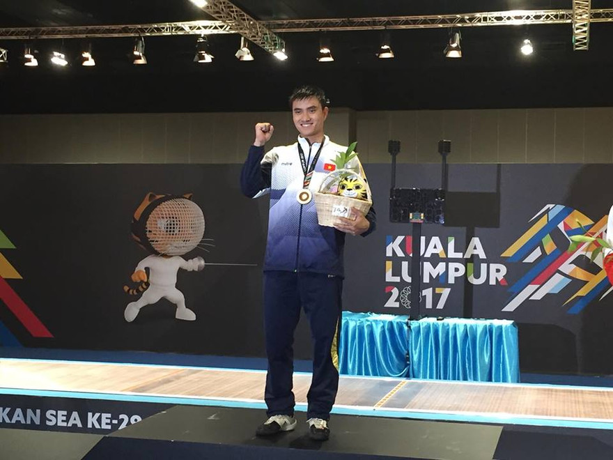 Vũ Thành An với tấm HCV cá nhân kiếm chém nam ảnh HUY HOÀNG