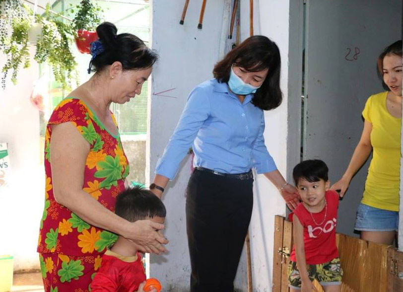 Cơ quan chức năng Bình Dương vận động chủ trọ giảm tiền cho công nhân