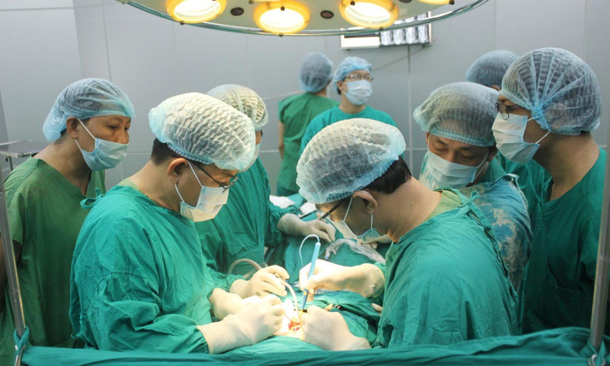 GIAO LƯU TRỰC TUYẾN: Ngành y đổi mới để người bệnh hài lòng