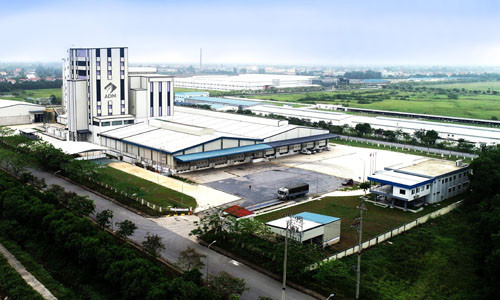 oàn cảnh Nhà máy Sản xuất Thức ăn Chăn nuôi ADM Hòa Mạc với nhiều công nghệ hiện đại hướng đến việc tăng cường an toàn lao động, năng suất sản xuất và sự phát triển bền vững cho tương lai