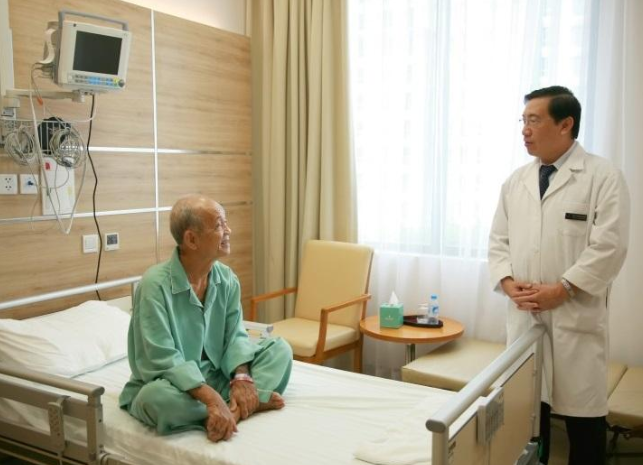 GS.TS.BS Võ Thành Nhân đã có hơn 30 năm đồng hành cùng bệnh nhân tim mạch