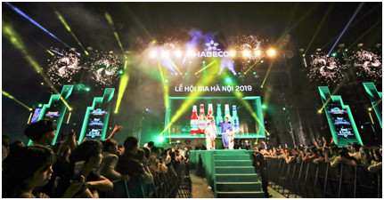 Du khách mãn nhãn với không khí lễ hội đặc biệt 