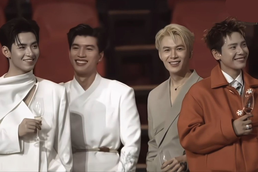 HIEUTHUHAI, Atus, Quân A.P, Hùng Huỳnh có khoảng khắc "bùng nổ visual"