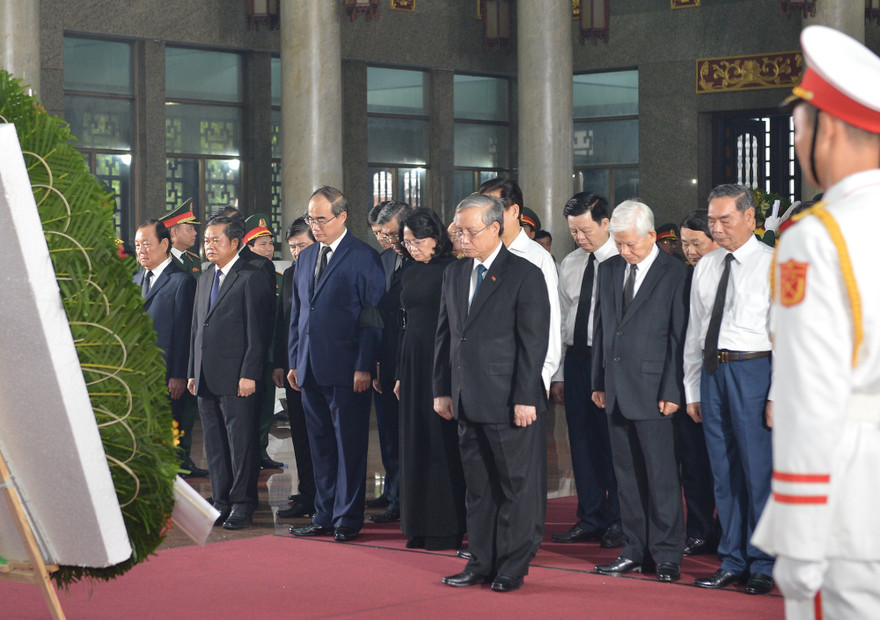 Lãnh đạo Đảng, nhà nước viếng nhà tình báo huyền thoại Trần Quốc Hương