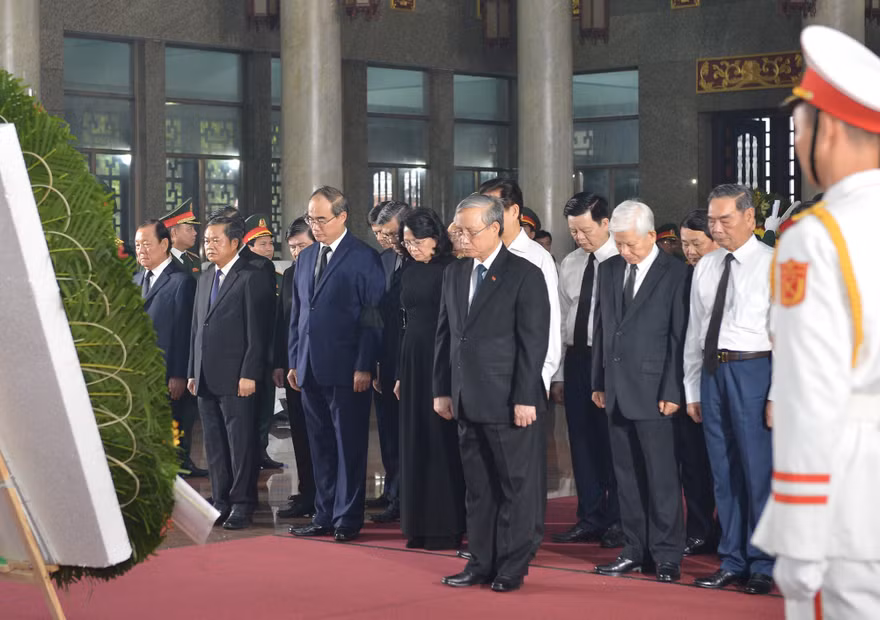 Lãnh đạo Đảng, nhà nước viếng nhà tình báo huyền thoại Trần Quốc Hương