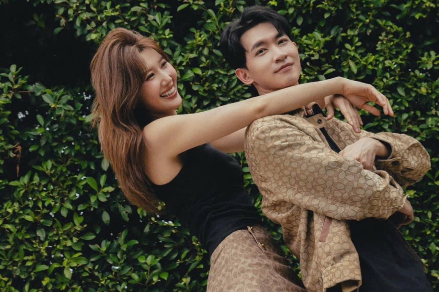 Võ Cảnh có nhiều cử chỉ ngọt ngào dành cho "bạn gái tin đồn" Thúy Ngân