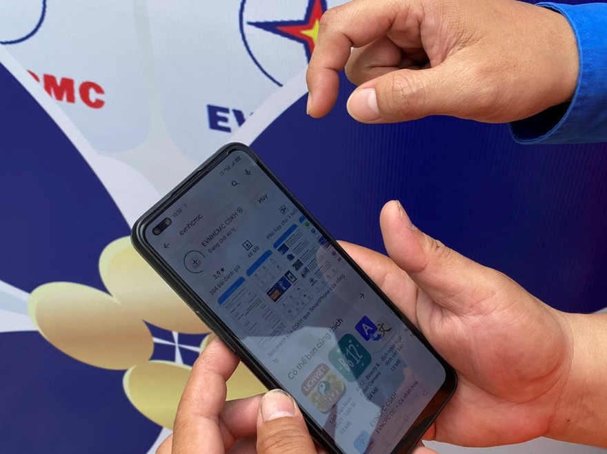 Cài ứng dụng (app) EVNHCMC_CSKH là để nhận thông tin chính thức từ Tổng công ty điện lực TPHCM