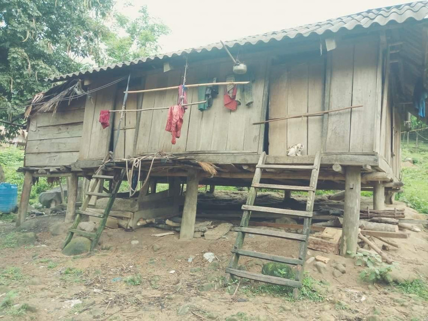 Có 9 hộ dân ở vùng Lòm đã đóng cửa nhà để chạy vào rừng trốn COVID-19