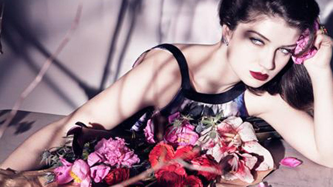 Eve Hewson xinh đẹp trong nhiều mẫu quảng cáo