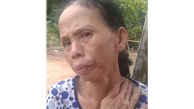 Khởi tố nghịch tử cứa cổ mẹ nuôi vòi tiền để trả nợ