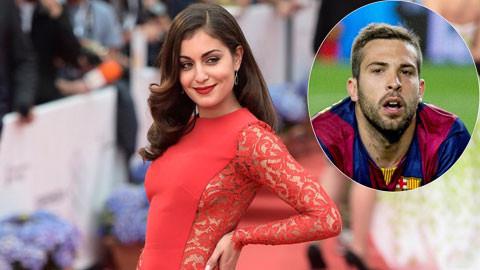 Hiba Abouk từng qua tay Jordi Alba (ảnh nhỏ), giờ lại “đá cặp” vụng trộm với Ramos