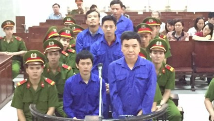 Các bị cáo trong phiên xử. Ảnh: Bảo Thắng