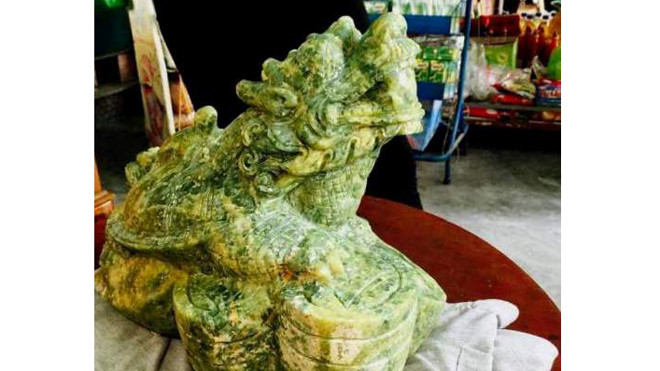 Long quy được người dân phát hiện trong khi đào đất trồng cau. Ảnh: Người dân cung cấp.