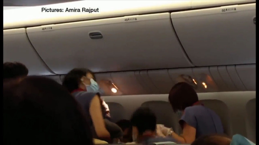 Hành khách sinh con trên máy bay ở độ cao 9.000 mét
