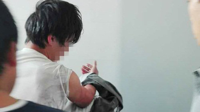 Chàng thanh niên đã rất xấu hổ khi rơi vào trường hợp này